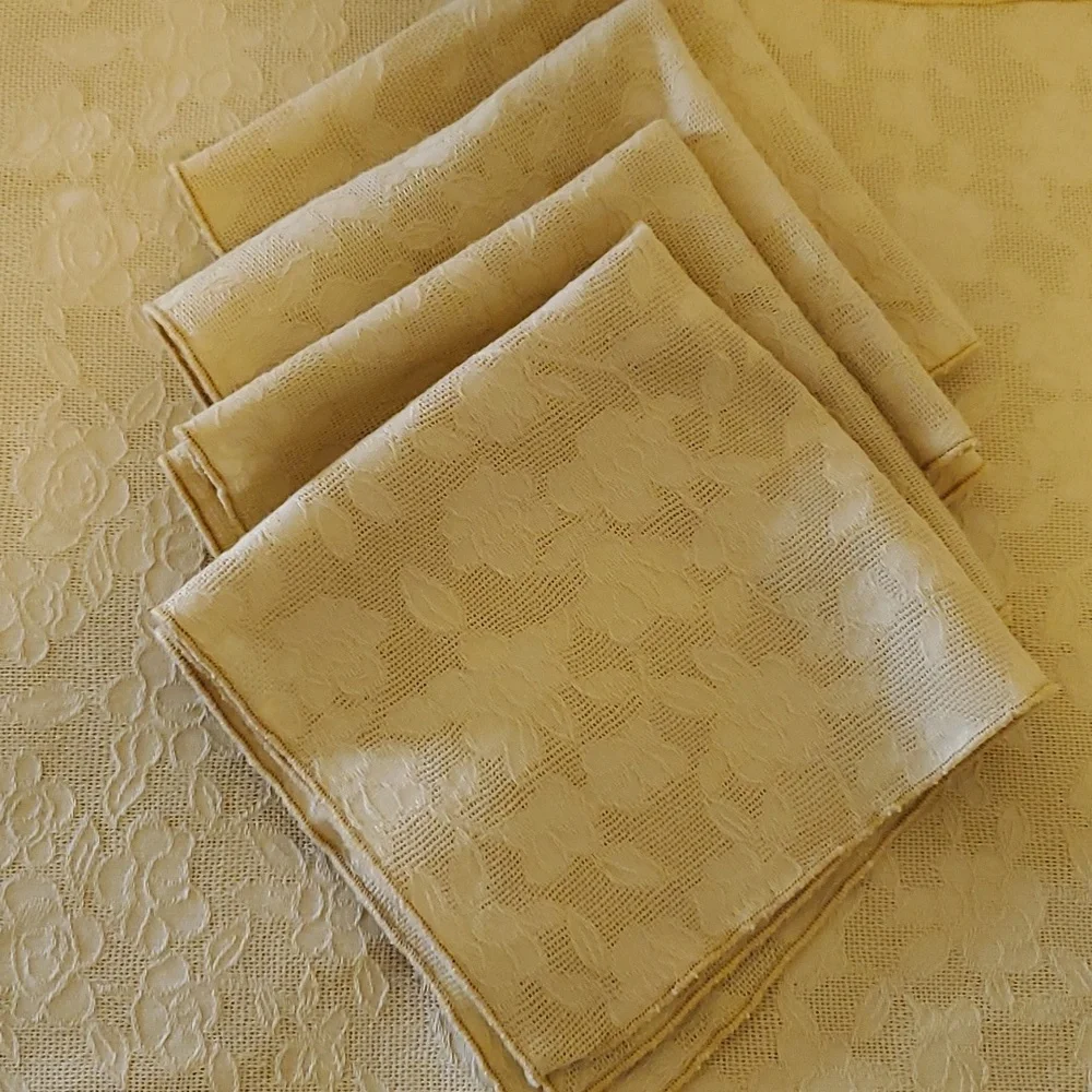 GOLD Damask Napkins & Placements